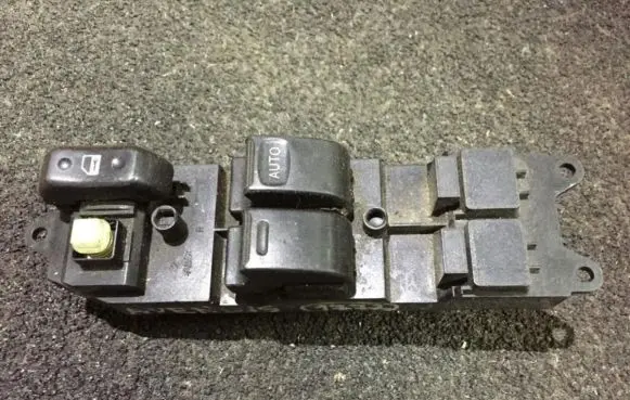 Toyota Avensis T220 Electric window control switch