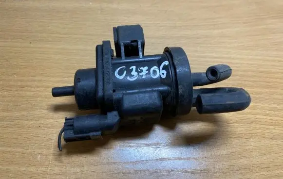 Mercedes-Benz E W210 Turbo solenoid valve 0005450427 C3706