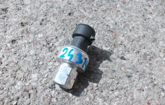 Opel Astra J Air conditioning (A/C) pressure sensor 