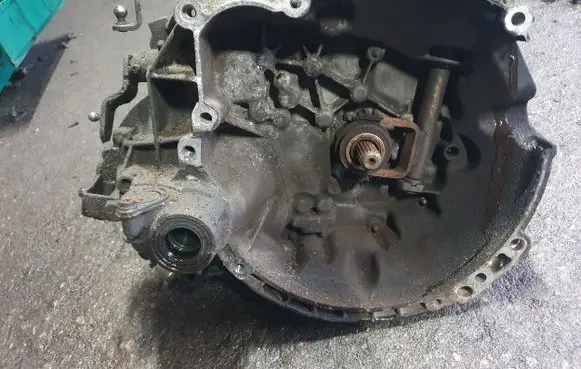 Peugeot Partner Manual 5 speed gearbox