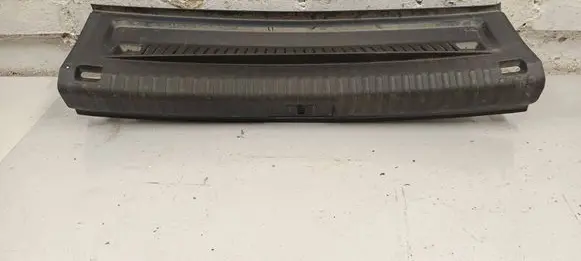 Trunk/boot sill cover protection