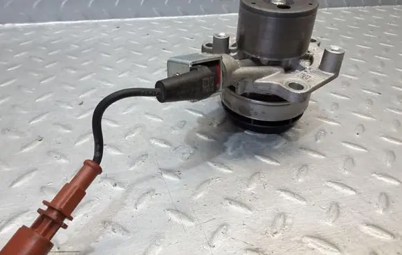Volkswagen Jetta VI Water pump 04L907284 10253003 010151801KT
