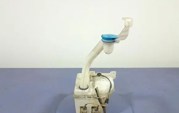 Suzuki Swift I Windshield washer fluid reservoir/tank 