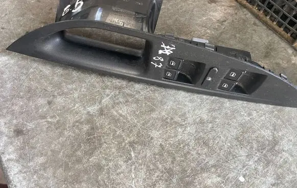 Volkswagen PASSAT B6 Electric window control switch 1K4959857A