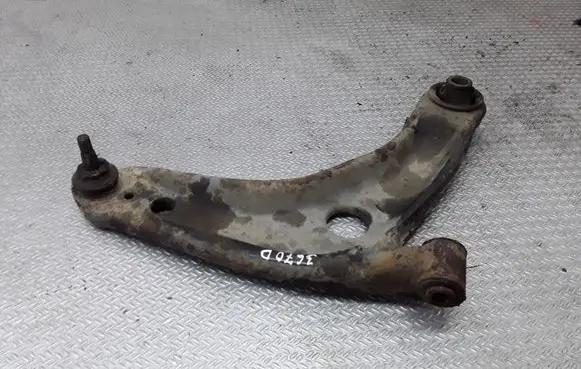 Toyota Yaris Front lower control arm/wishbone