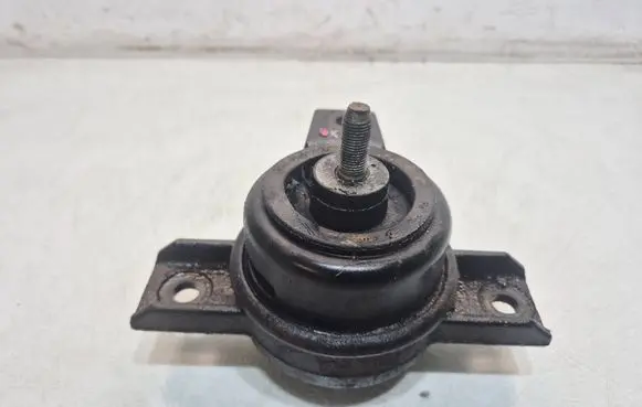Hyundai Santa Fe Engine mount bracket 218122B100