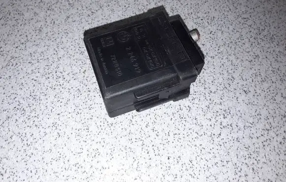 BMW 5 E39 Glow plug pre-heat relay 2246919