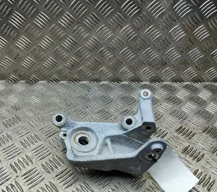 Volvo V60 Engine mounting bracket 31670033