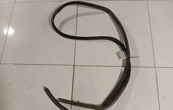 Volkswagen Caddy Rubber seal front coupe door