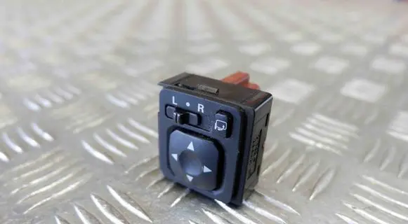 Mitsubishi Outlander Wing mirror switch