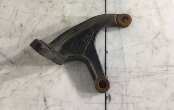 Toyota Avensis T220 Engine mounting bracket 172930G010
