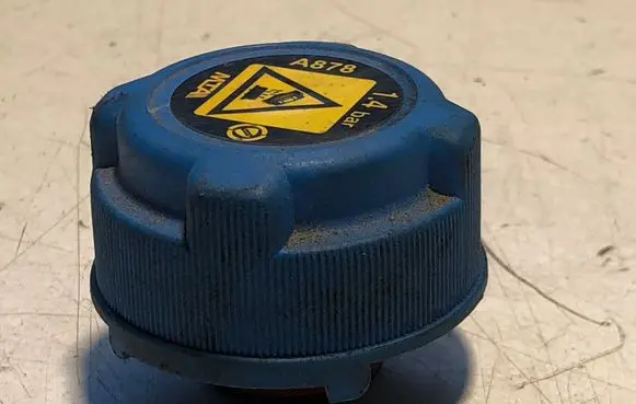 Fiat Doblo Coolant expansion tank/reservoir cap A878