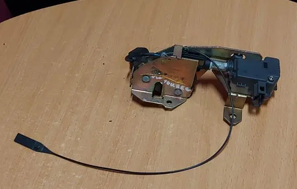 Volkswagen Touareg I Tailgate/trunk/boot lock/catch/latch 7L0827506D