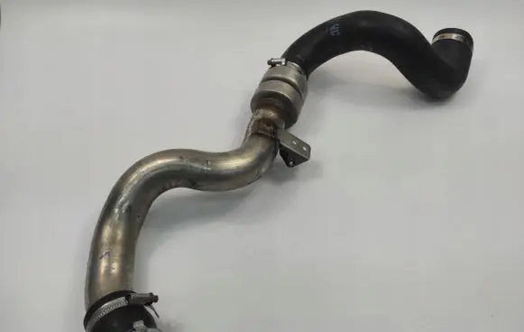 Land Rover Discovery 3 - LR3 Intercooler hose/pipe PNH500223