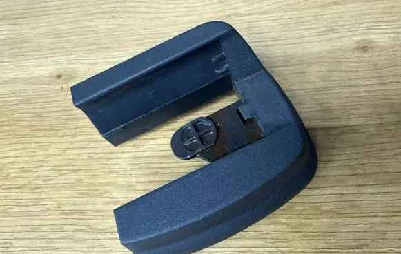 Volvo XC90 Front driver seat rail trim 30662553