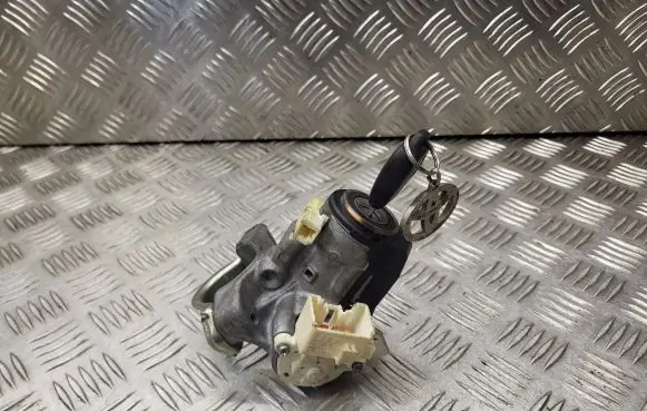 Toyota Auris 150 Ignition lock 450200204