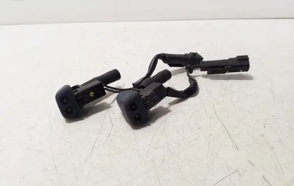 Volvo XC60 Windshield washer spray nozzle 