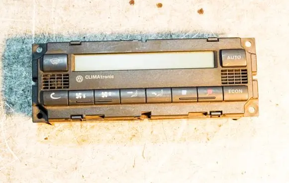 Volkswagen PASSAT B5 Climate control unit