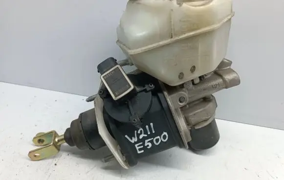 Mercedes-Benz E W211 Master brake cylinder A0004300312 0204024105 0204221045