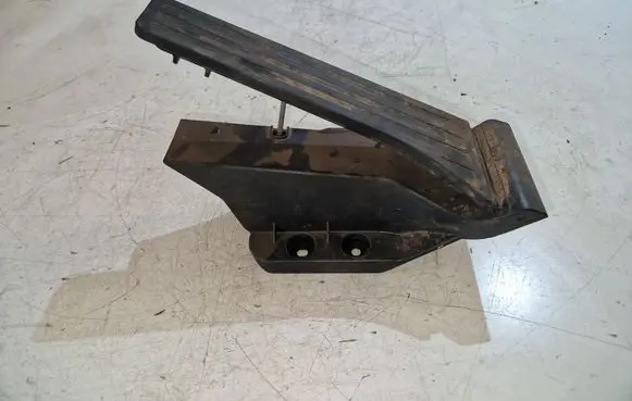 Mercedes-Benz E W212 Accelerator throttle pedal A4513000000