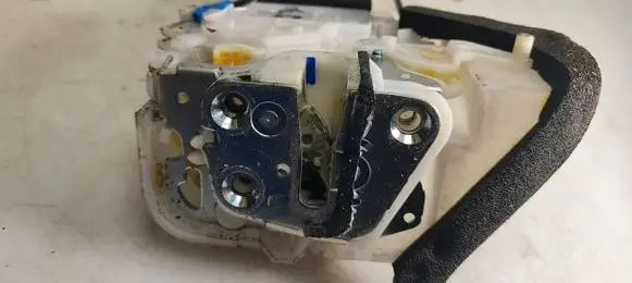 Subaru Impreza III Rear door lock 
