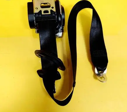Volkswagen Golf V Front seatbelt 040594