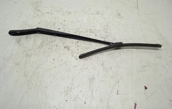 BMW 5 F10 F11 Front wiper blade arm 6161720315604