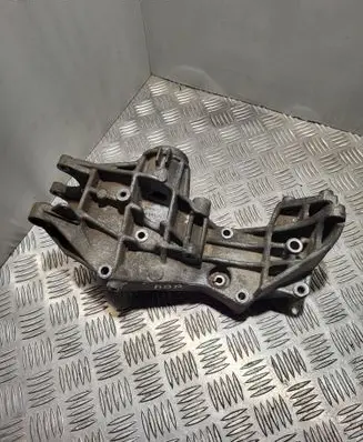 Volkswagen PASSAT B5 Engine mounting bracket 058145523D