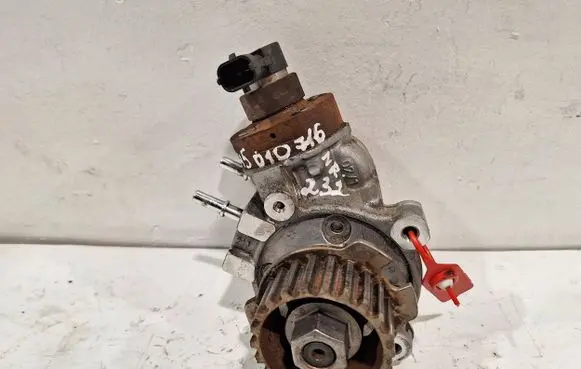 Peugeot 2008 I Fuel injection high pressure pump 0445010761