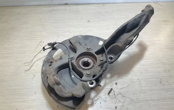 Land Rover Discovery 4 - LR4 Front wheel hub AH223K185AB