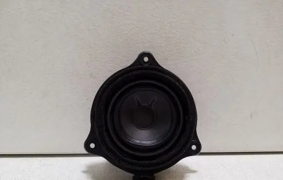 Audi TT TTS Mk2 Front door speaker