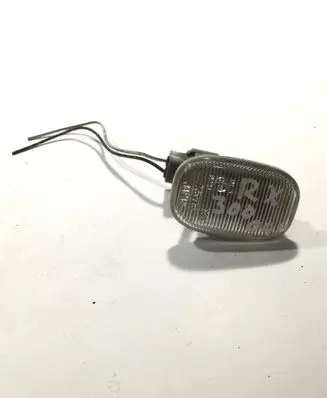 Lexus RX 300 Front fender indicator light E130325