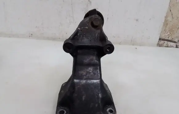 Mercedes-Benz E W211 Engine mounting bracket A6112230704
