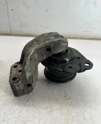 Volvo S40, V40 Engine mount bracket 30630607 3618312