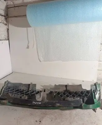 Mitsubishi Pajero Bonnet/hood grill 067520V95