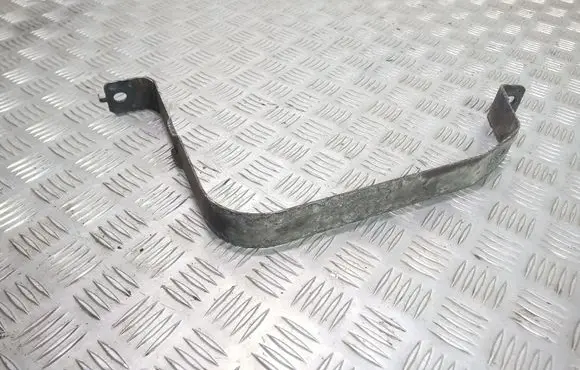 Suzuki SX4 Fuel tank mounting bracket 