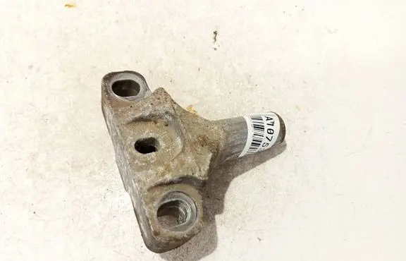 Volkswagen Golf V Engine mounting bracket