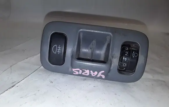 Toyota Yaris Headlight level height control switch 777197