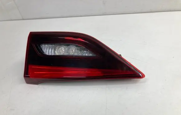 Toyota Avensis T270 Tailgate rear/tail lights E214080 E214079