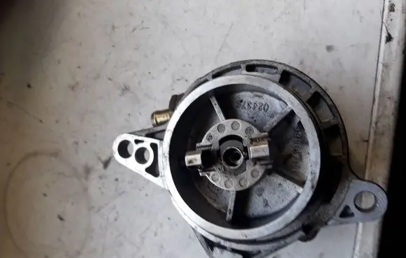 BMW 3 E46 Vacuum pump