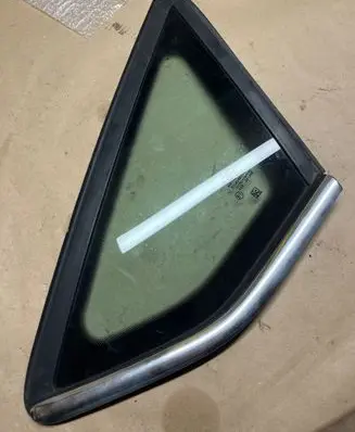 Ford Focus Rear side window 43R001582 BM51A297B00D DOT682AS2M3440