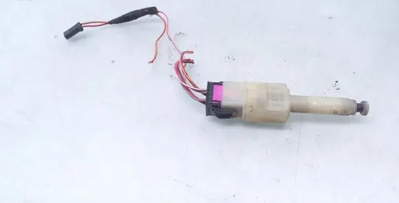 Volkswagen PASSAT B5 Brake pedal sensor switch 4A0945515A