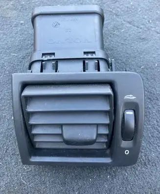 Volvo V50 Dash center air vent grill YD1102