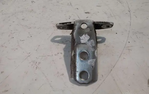 Mitsubishi Outlander Rear door lower hinge