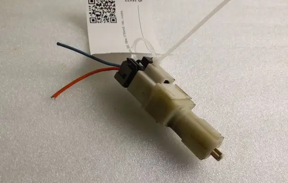 Hummer H3 Brake pedal sensor switch 15118447