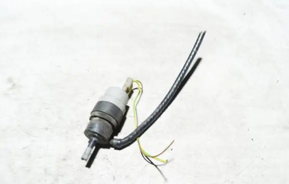 Audi 80 90 S2 B4 Windscreen/windshield washer pump 431955651