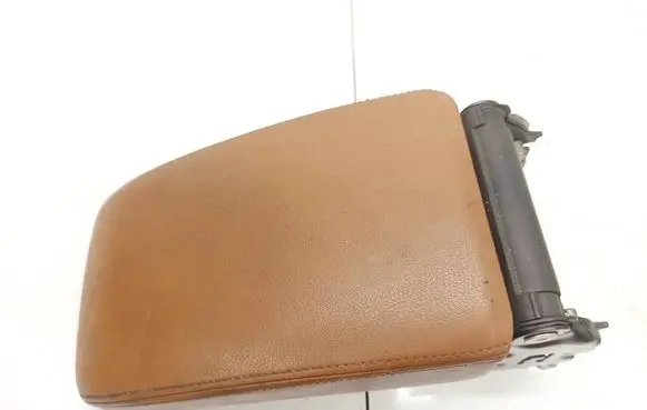 Volkswagen Golf VI Armrest 
