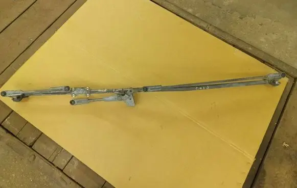 Peugeot 307 Front wiper linkage 