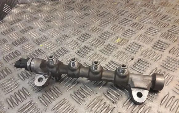 Opel Insignia A Fuel main line pipe 55576177 0281006158