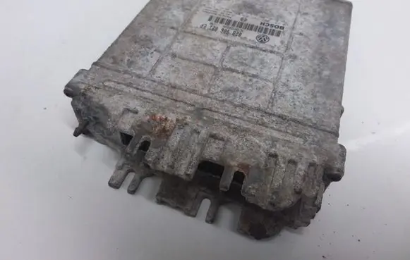 Volkswagen Golf III Engine control unit/module 028906021 0281001746